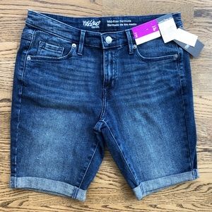 🏝NWT Blue jean Mossimo Bermuda shorts!🏝